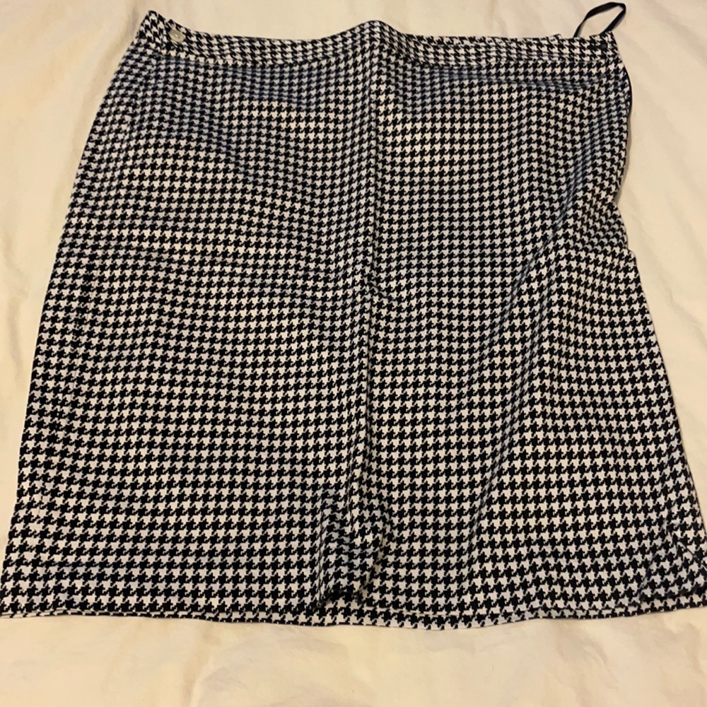 Houndstooth Lauren pencil skirt. 5 for $25